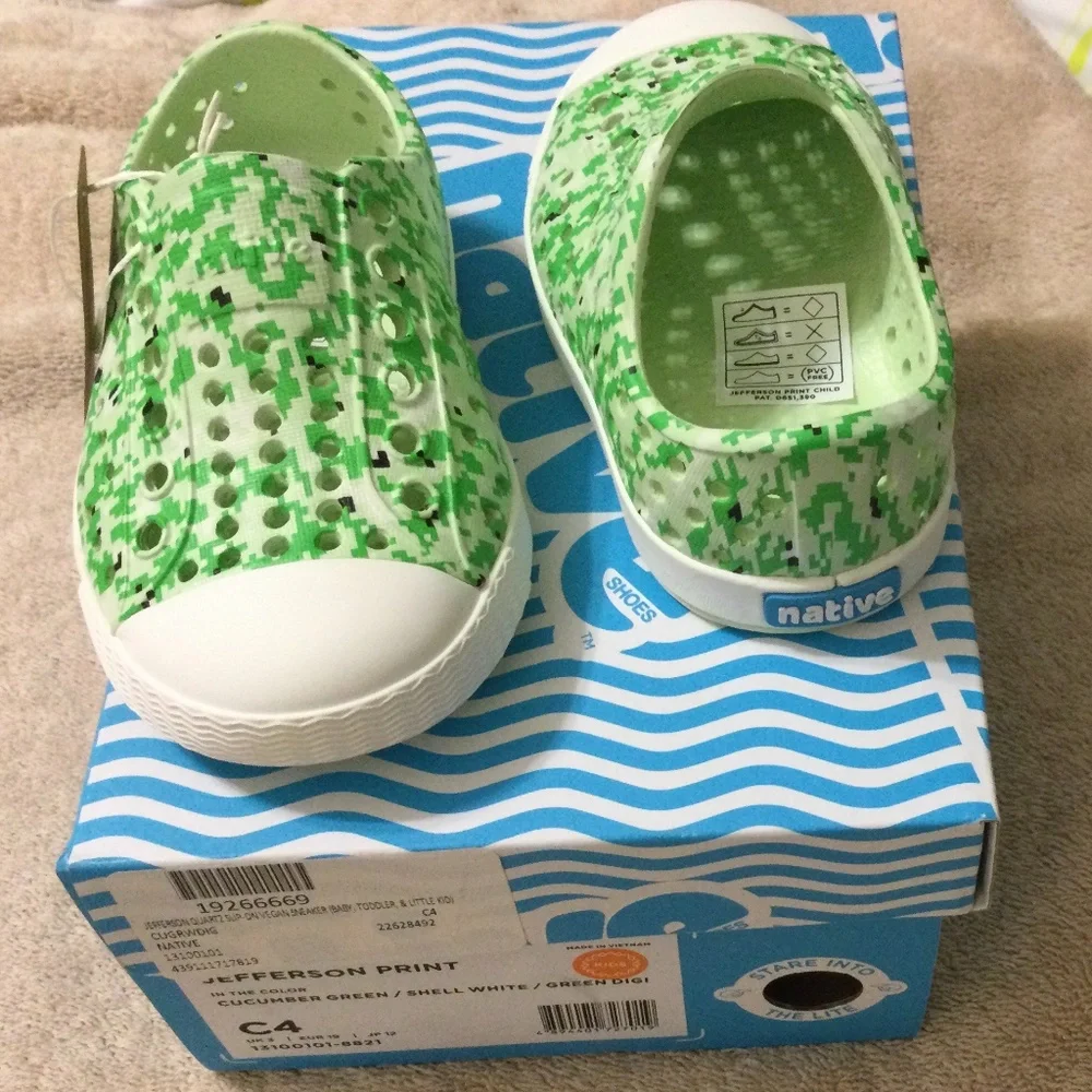 Native Jefferson Water Shoes Green White Green Digi Unisex Kid's Size 4 NEW